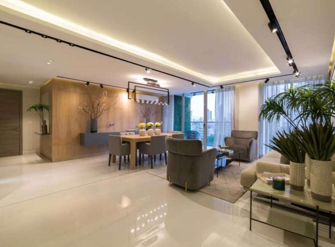 Rooftop terrace with panoramic mountain views, outdoor dining and lush plants in PH El Cangrejo Panama