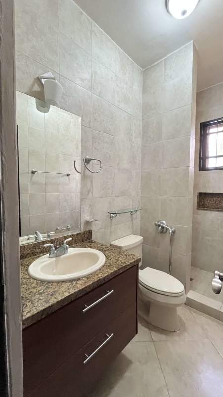 Large master bedroom with ensuite bath, walk-in closet, balcony PH Embassy Club Panama