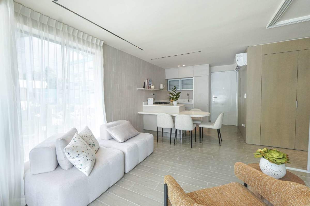 Bright bedroom large window natural light PH BellaVento Bella Vista Panama