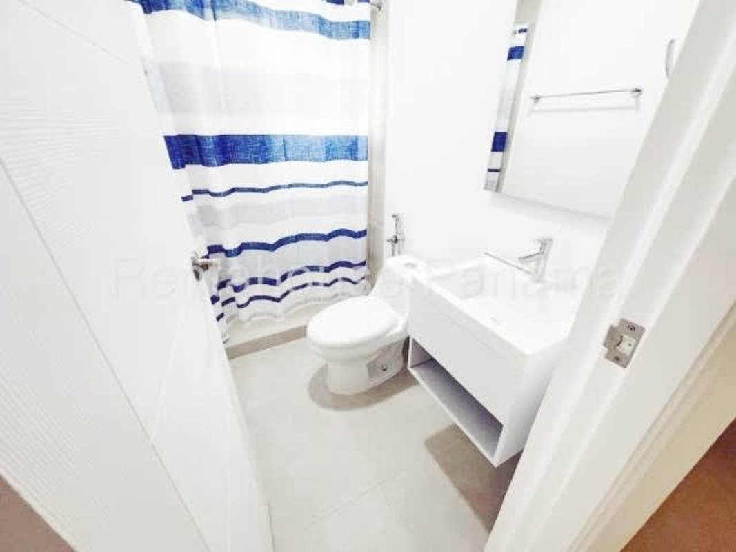 Furnished bedroom with closet, AC and large window Panama Viejo new development