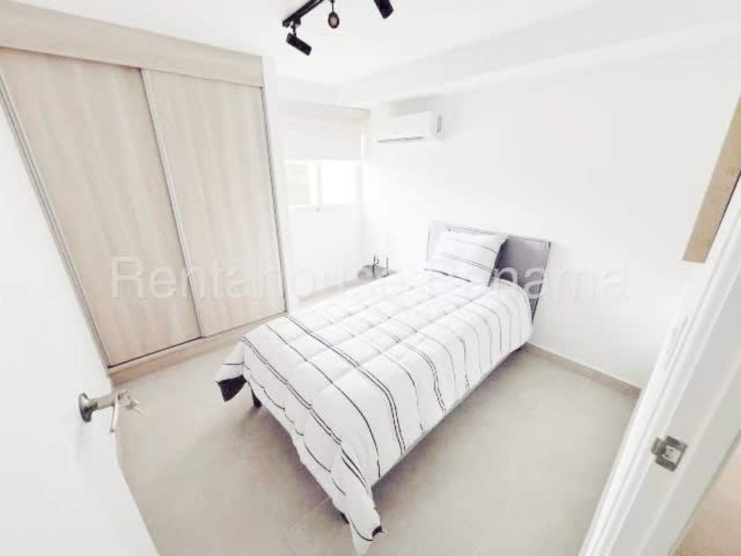 Modern compact kitchen with granite countertop and appliances Panama Viejo