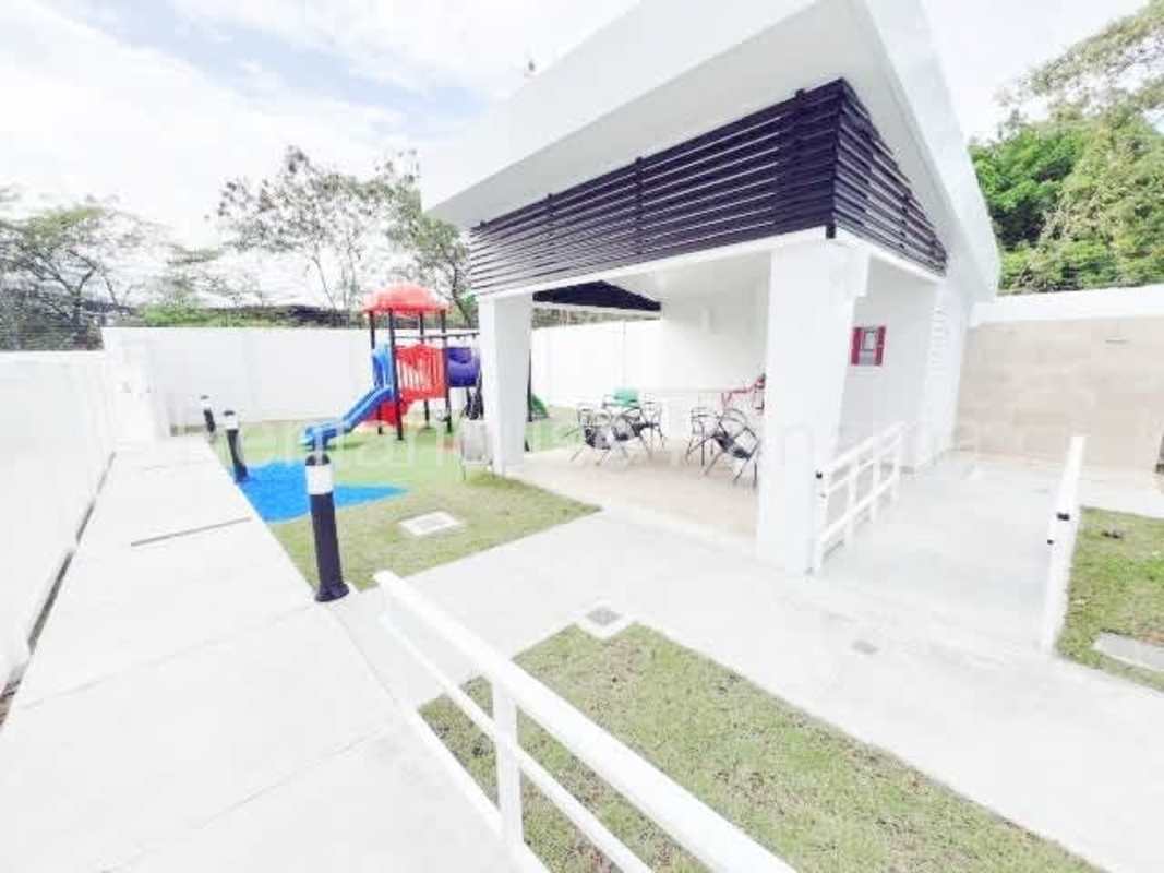 Modern outdoor pool with lounge areas rental Panama Viejo near Costa del Este