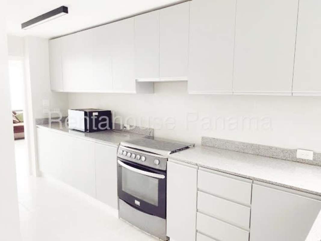 Renovated white kitchen with granite countertops and appliances PH Torre del Pacífico Marbella Panama