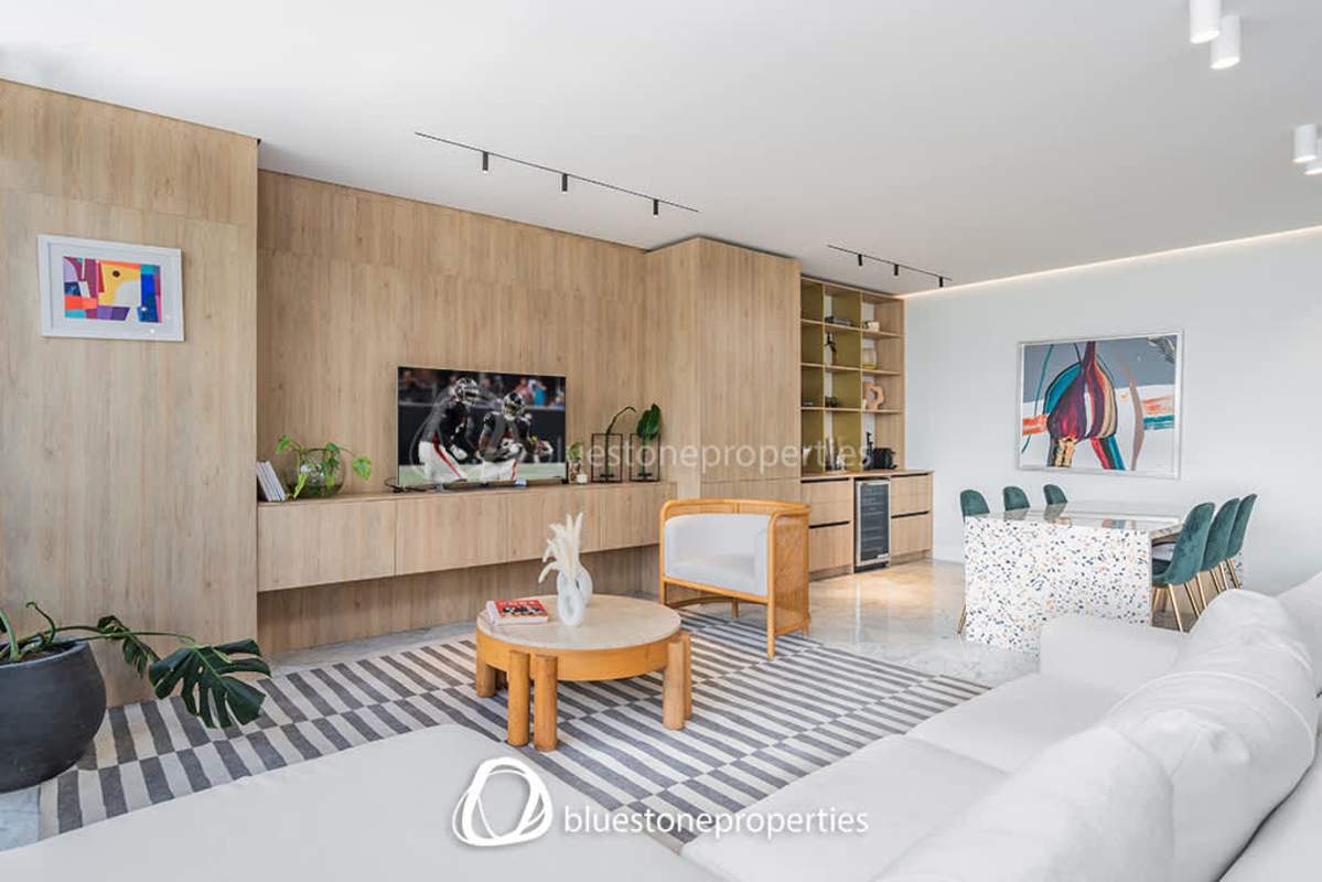 Spacious kitchen with granite countertops in PH Pacific Sea Punta Paitilla Panama