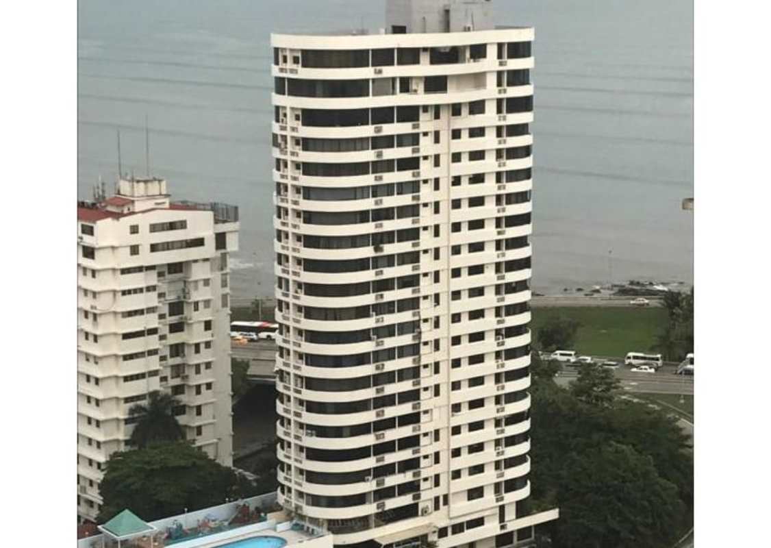 Modern curved tower PH Horizonte with balconies facing ocean in Coco del Mar Panama City