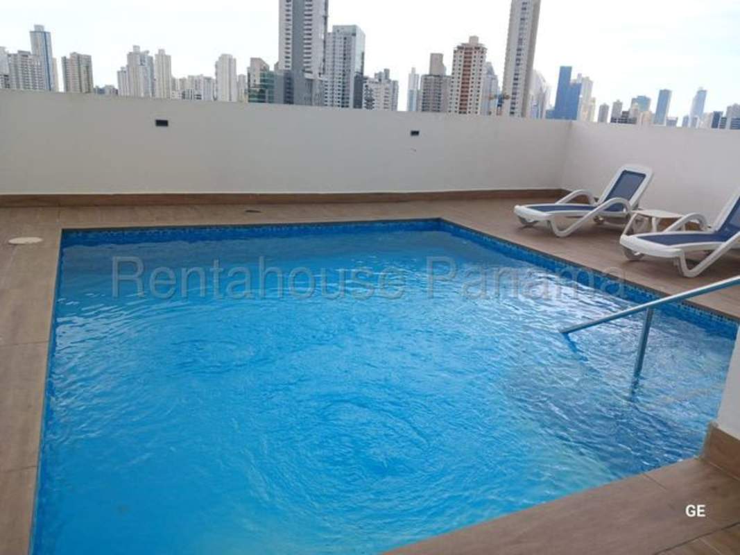 Rooftop swimming pool panoramic city view PH Park Oasis Carrasquilla Panama