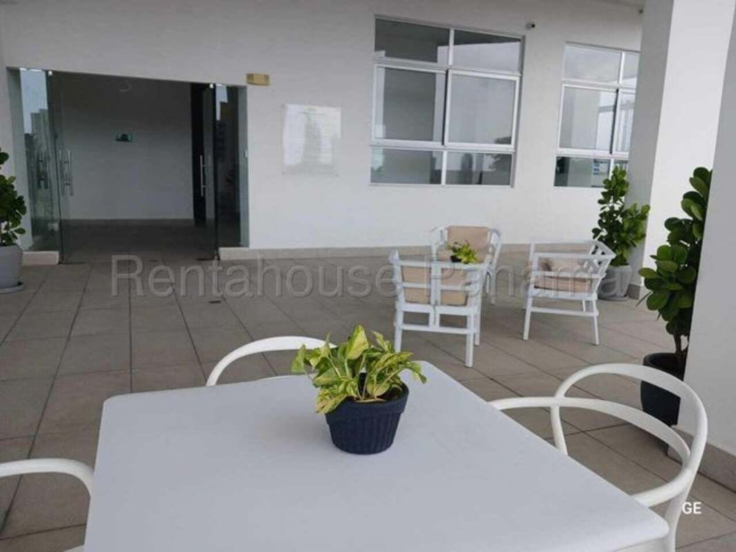 Modern outdoor terrace seating potted plants PH Park Oasis Carrasquilla Panama