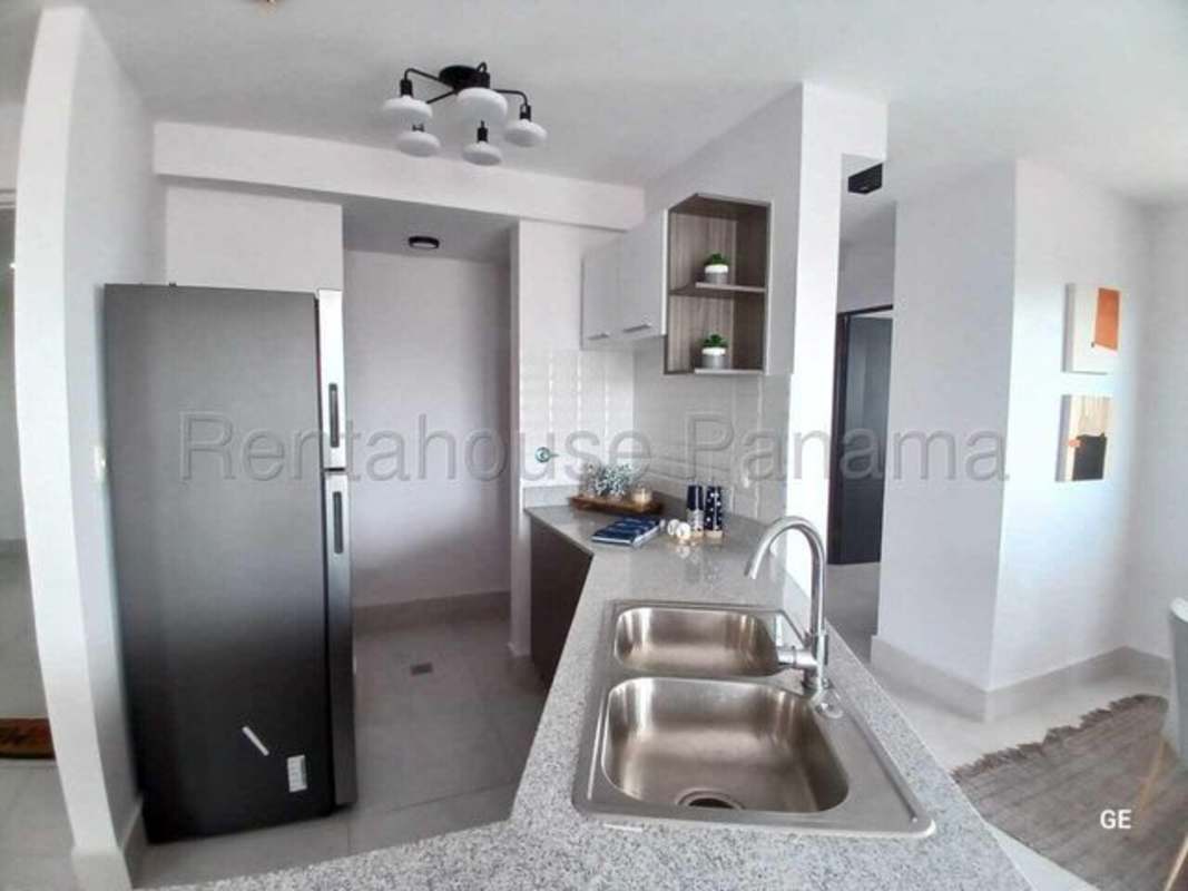Kitchen with granite counters, stainless refrigerator PH Park Oasis Carrasquilla Panama
