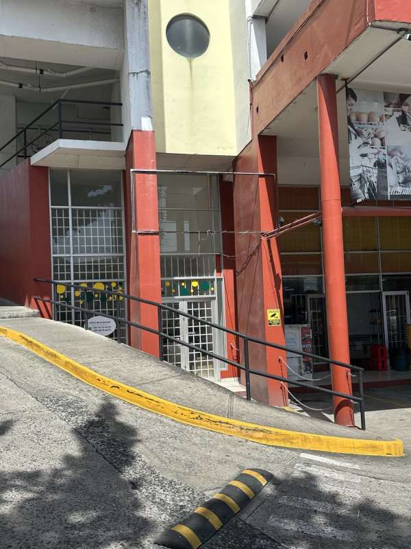 Shop accessible ramp and entry at Mystic Park Plaza Juan Díaz Panama