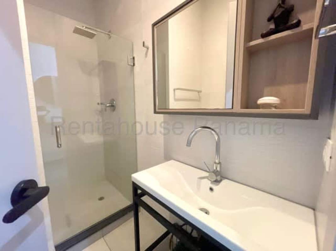 Contemporary lobby with floor-to-ceiling windows and lounge area PH Element Panama