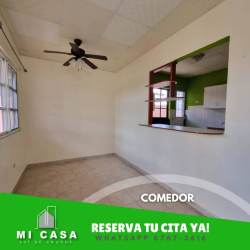 Spacious living area with tiled floors and ceiling fan in fenced rental house Penonomé