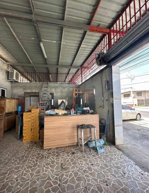Commercial Warehouse for Rent Río Abajo 200m2 with Parking