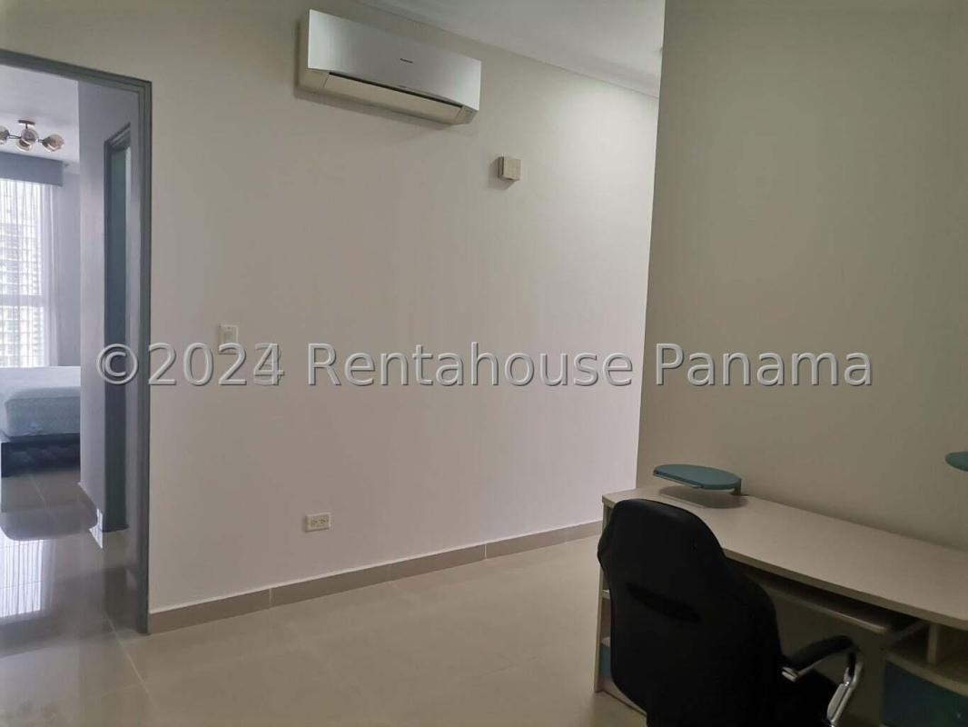 Living room with floor to ceiling windows and ocean city skyline view in PH Mandarin Bay Panama
