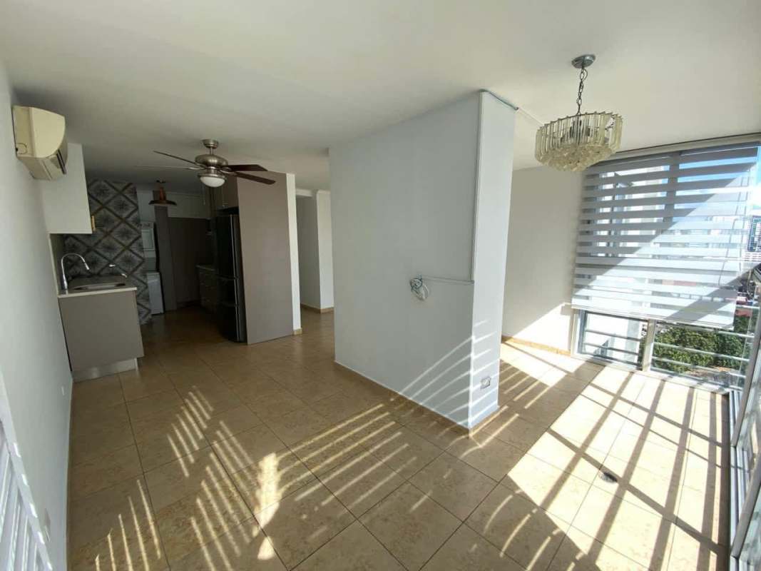 Contemporary open living and kitchen with large windows and ceiling fan in PH Cosmopolitan Transístmica Panama