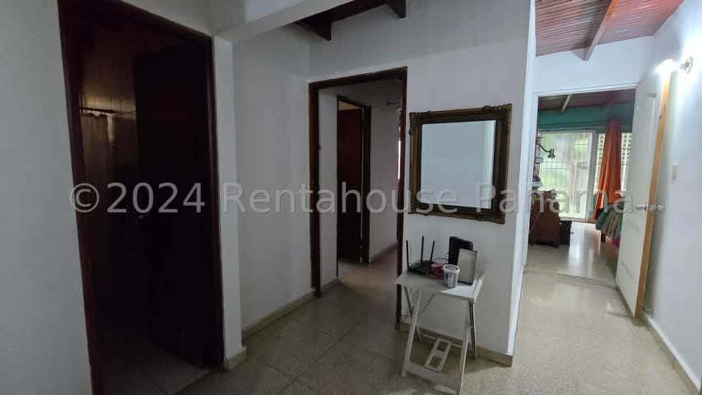 Large backyard garden with mature trees in Betania house for sale Panama City