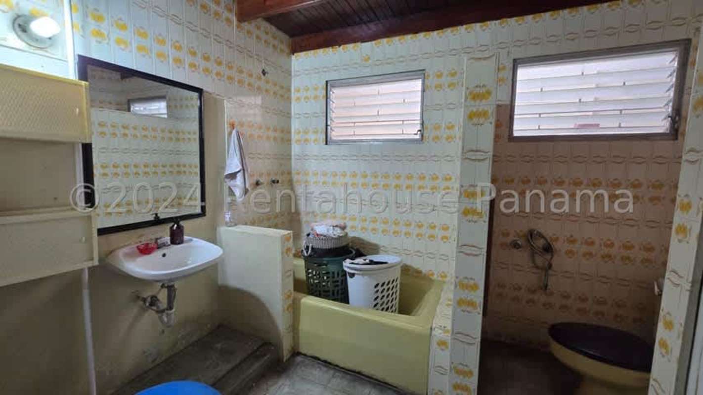 Kitchen with wood cabinetry and modern appliances in Betania House Panama