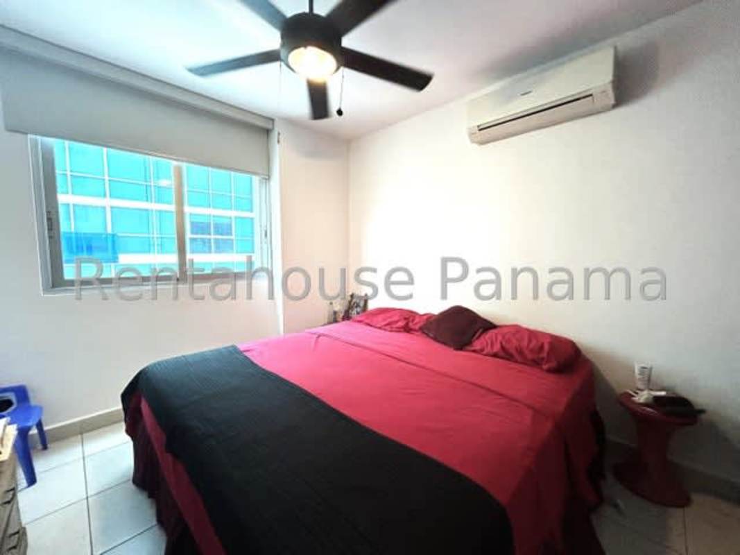 Spacious bedroom with closet and large window PH Miro El Cangrejo Panama