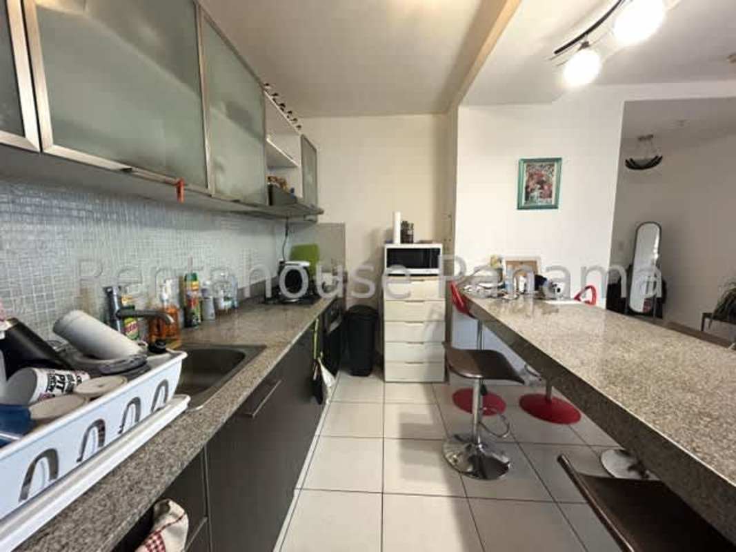 Rooftop swimming pool with sun deck PH Miro El Cangrejo Panama