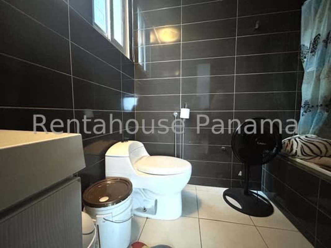 Modern bathroom with bathtub and black tiles PH Miro El Cangrejo Panama