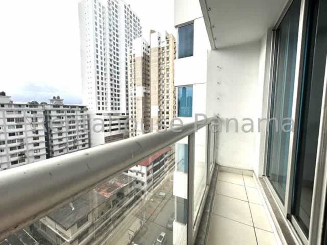 Private balcony with city skyline view PH Miro El Cangrejo Panama