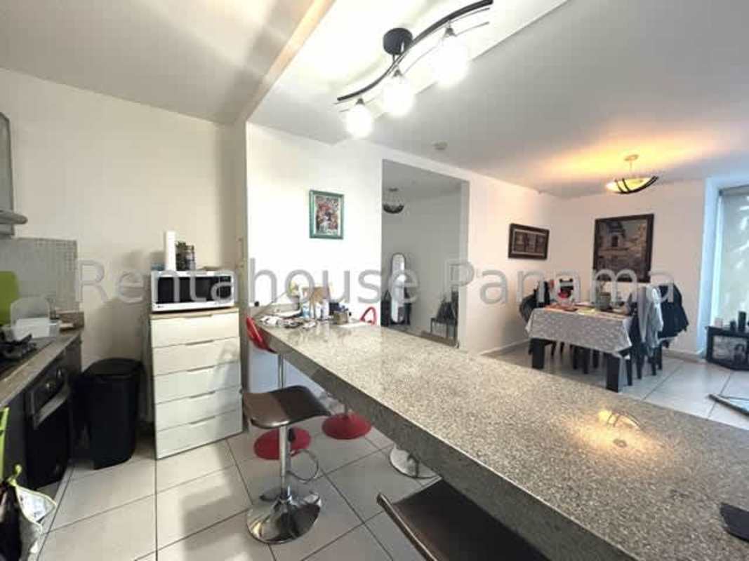 Modern equipped kitchen granite counter PH Miro El Cangrejo Panama