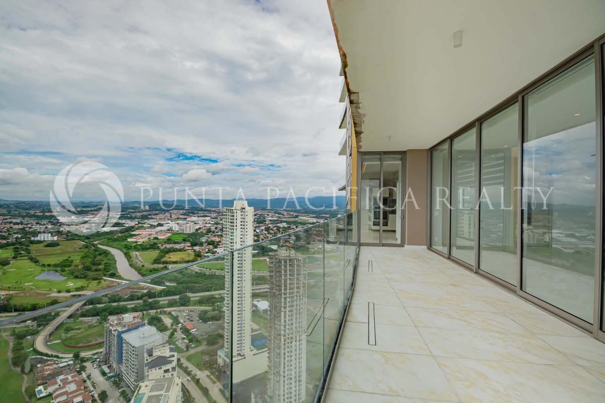Modern bathroom with marble tiles and elegant fixtures La Maison Fendi Santa María Panama
