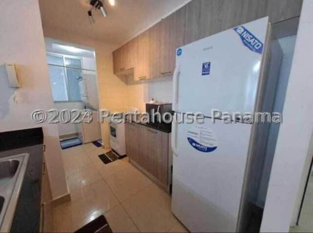 Bedroom with closet and window in PH Coral Towers Carrasquilla Panama City