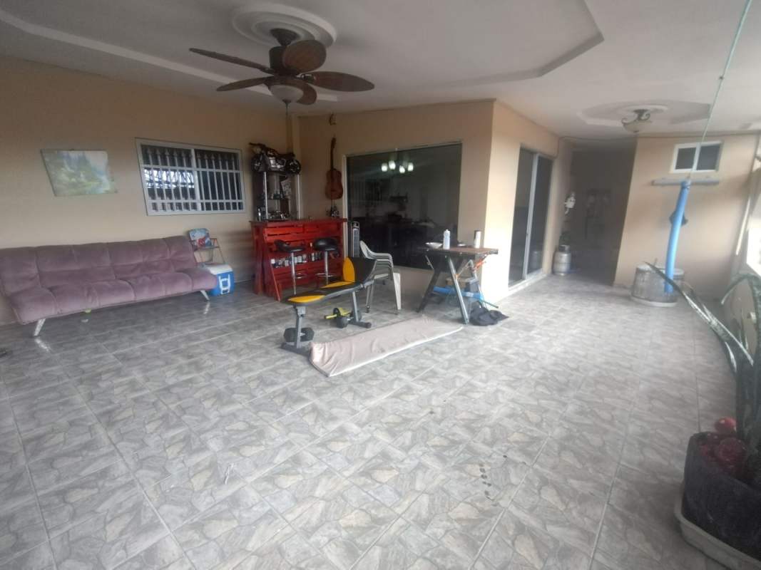 Kitchen with wood cabinetry, appliances, and ceramic floor in Villa Zaita house