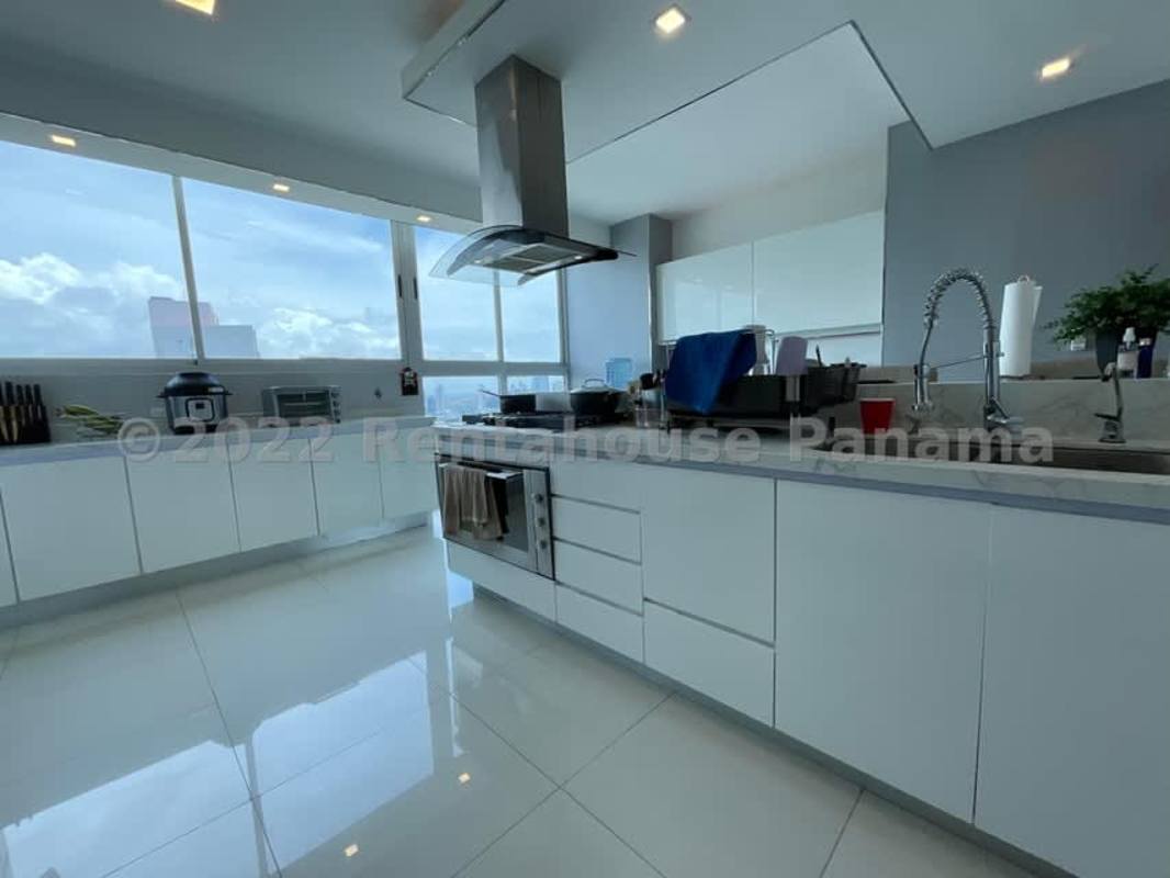 Spacious bedroom with built-in closets, modern finishes, ocean or city skyline views Panama