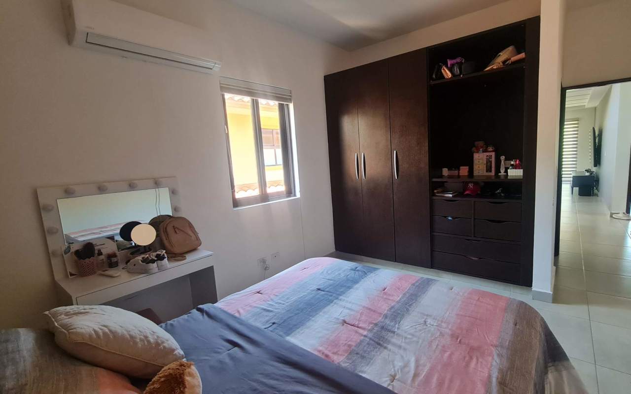 Bright living room with garden views in PH Embassy Club Clayton Panama