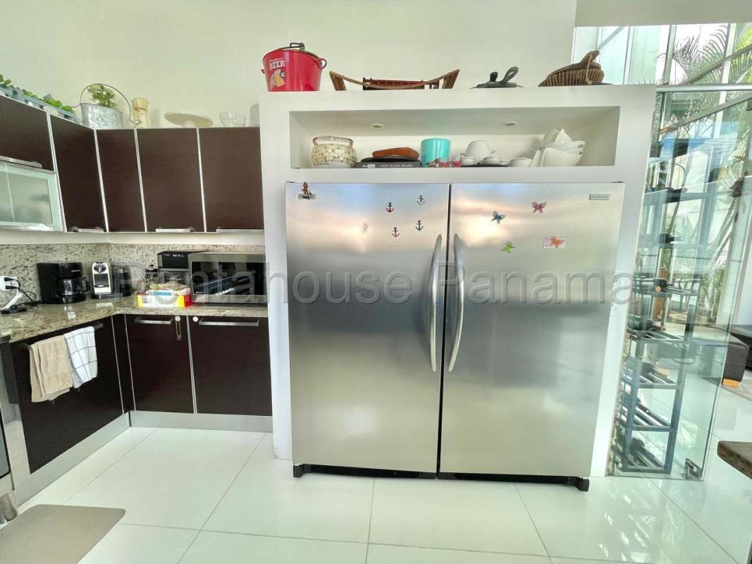 Ensuite modern bathroom with glass walk-in shower and stylish fixtures Altos del Golf Panama