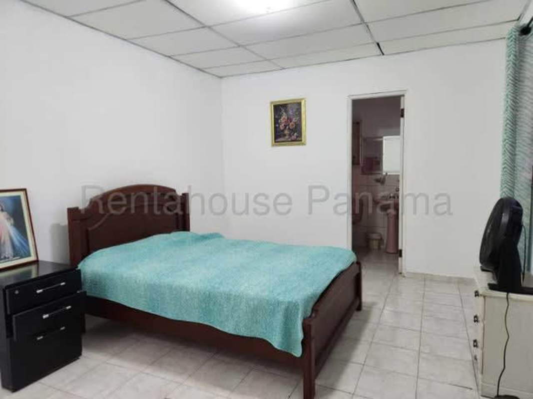Bedroom with tile floor, ceiling fan, private bathroom in house Terrazas de Brisas del Golf II Panama