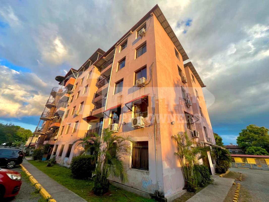Compact kitchen with cabinets and tile backsplash PH Villa Natura Rio Abajo