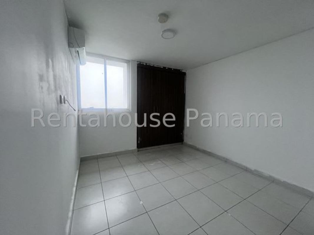 Empty bedroom with tiled floor, window with roller shade and closet PH Cantabria II Panama City