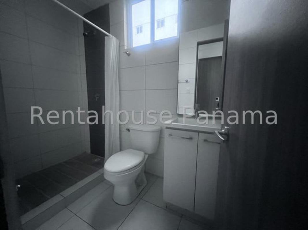 Modern bathroom in PH Cantabria II Las Acacias with tiled walk-in shower, vanity, and window
