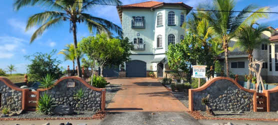 Artistic open-plan living room with ocean views and terrace access in La Barqueta beachfront villa Panama