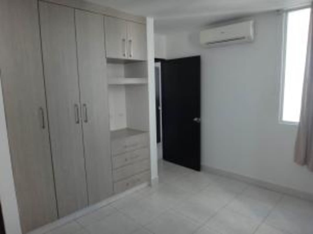 Modern bedroom with built-in wardrobe and split AC in Vivendi 300 Edison Park Panama