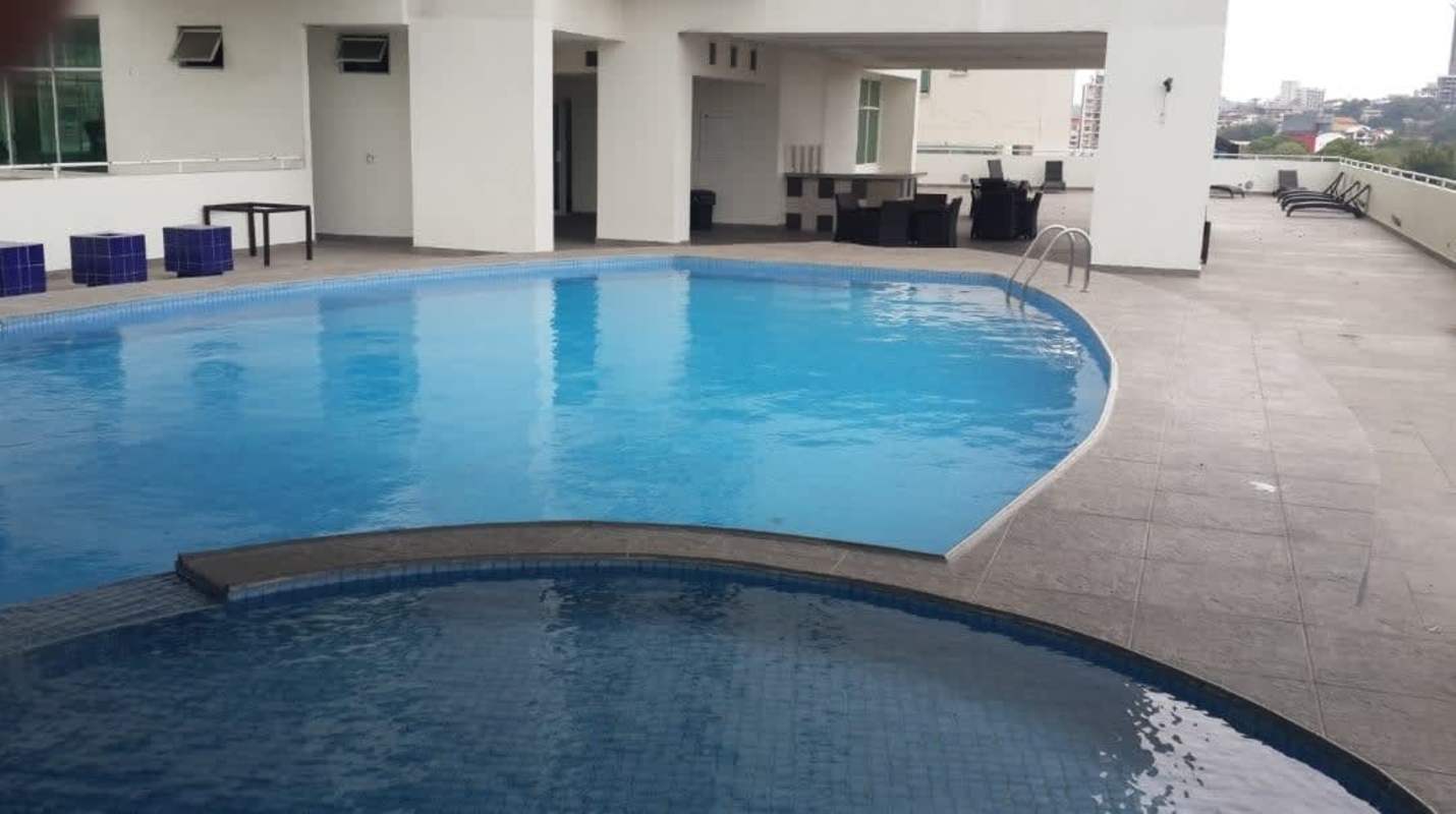 Rooftop outdoor swimming pool with deck city views Vivendi 300 Panama