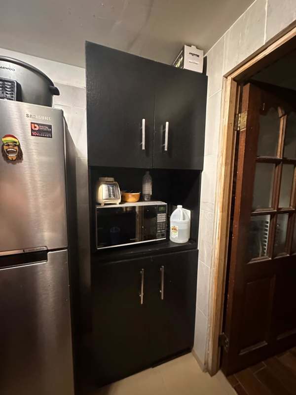 Bedroom with window, closet space and TV in Villa Eva Panama City residence
