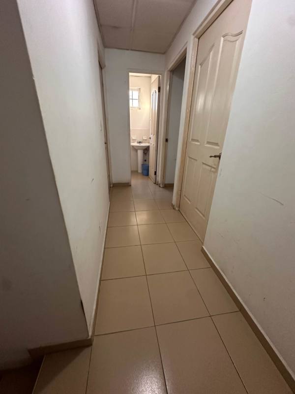 Interior corridor connecting bedrooms and bathrooms in Villa Eva house Las Cumbres Panama