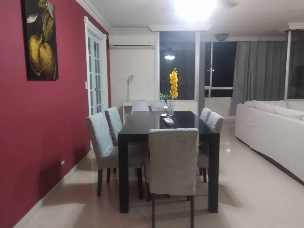 Bedroom with two beds ceiling fan AC unit PH Del Rey El Cangrejo