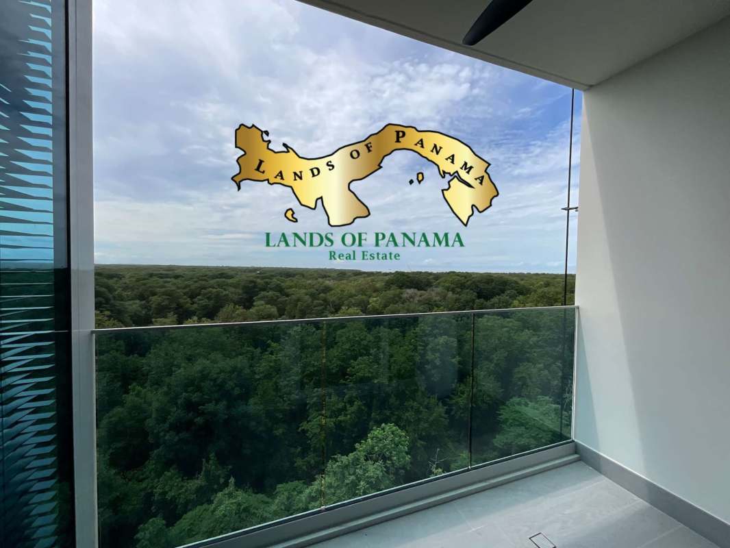 Panoramic private balcony with glass railings overlooking Santa María golf course and ocean Panama City