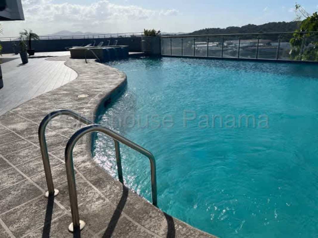 Outdoor rooftop pool with city skyline and mountain views at PH El Cangrejo