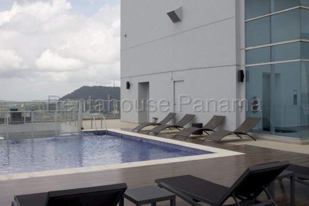 Infinity rooftop pool with skyline and ocean views PH Vista Balboa Bella Vista Panama