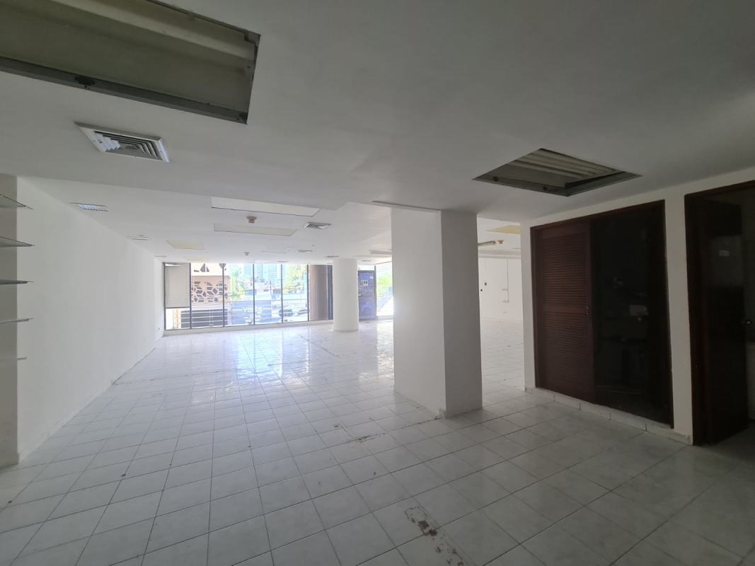 Open plan retail or office space with large glass windows in Obarrio Panama for rent