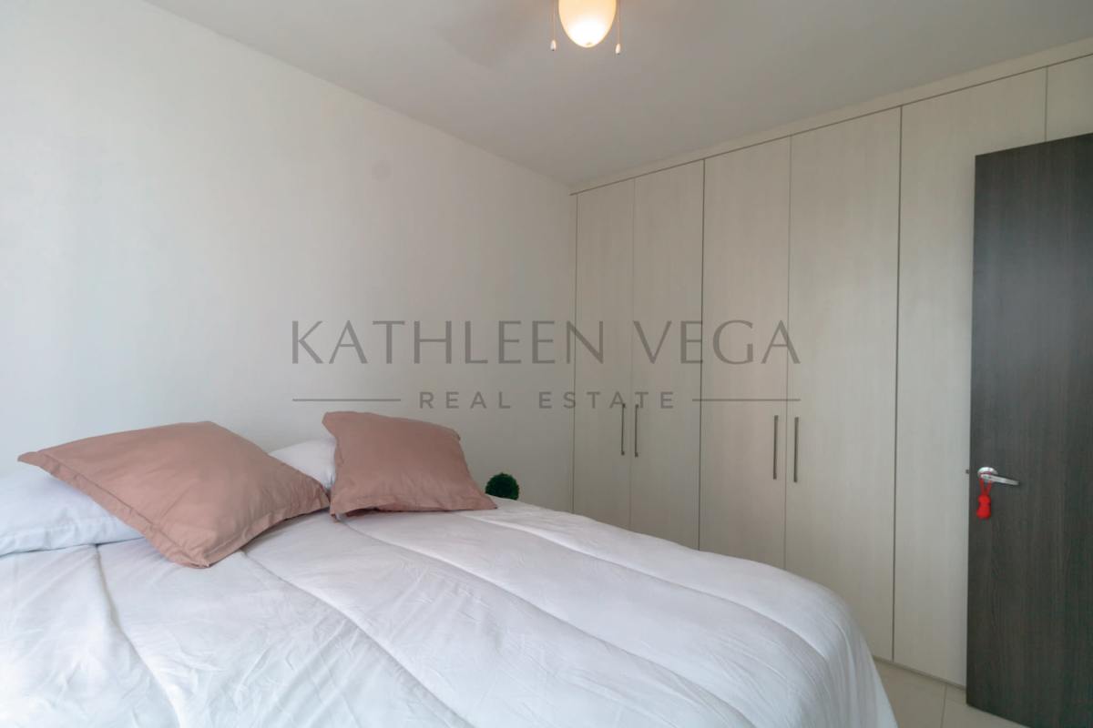Second bedroom with large closets, window with city view in PH Castellammare Panama