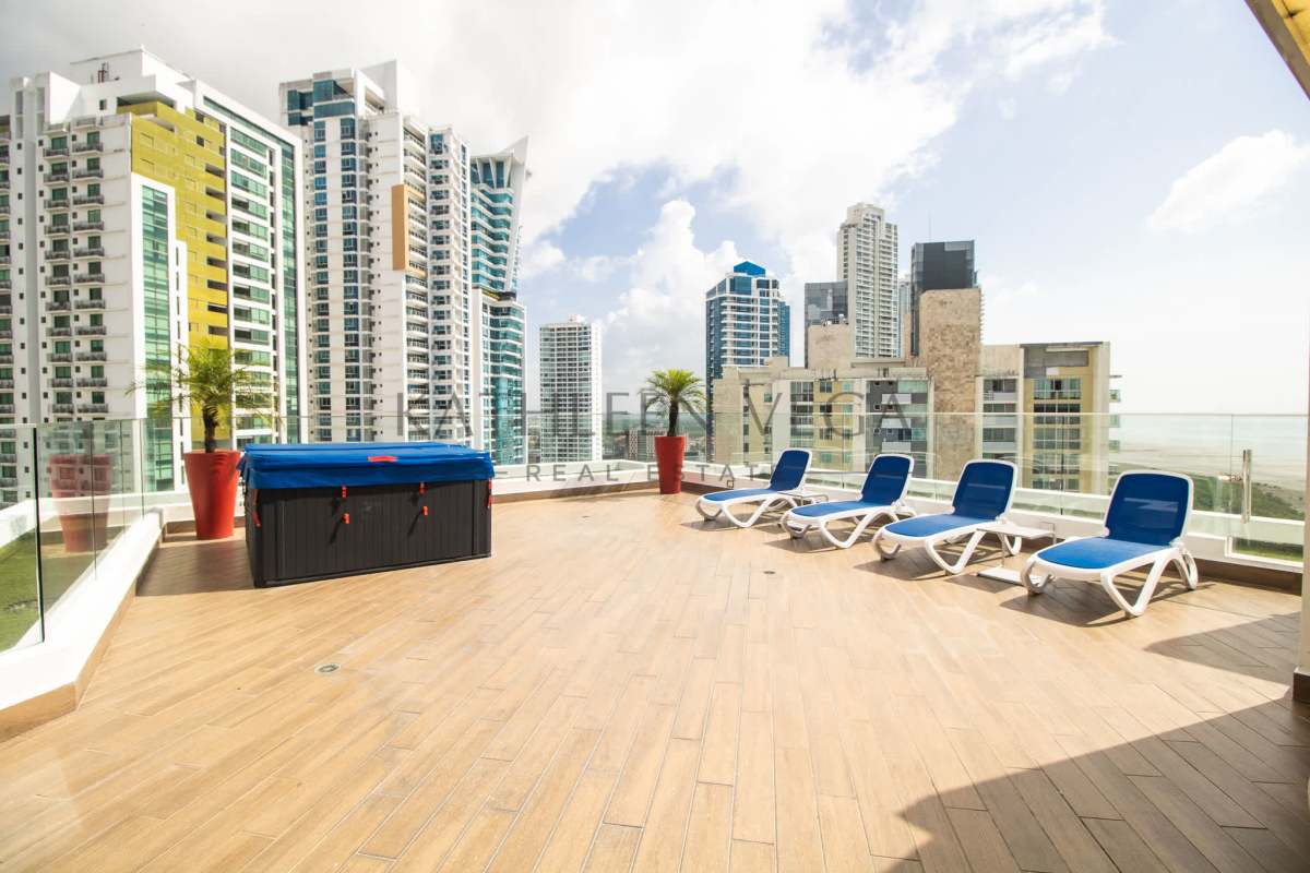 Rooftop amenities with jacuzzi, lounge chairs, skyline view in PH Castellammare Costa del Este Panama