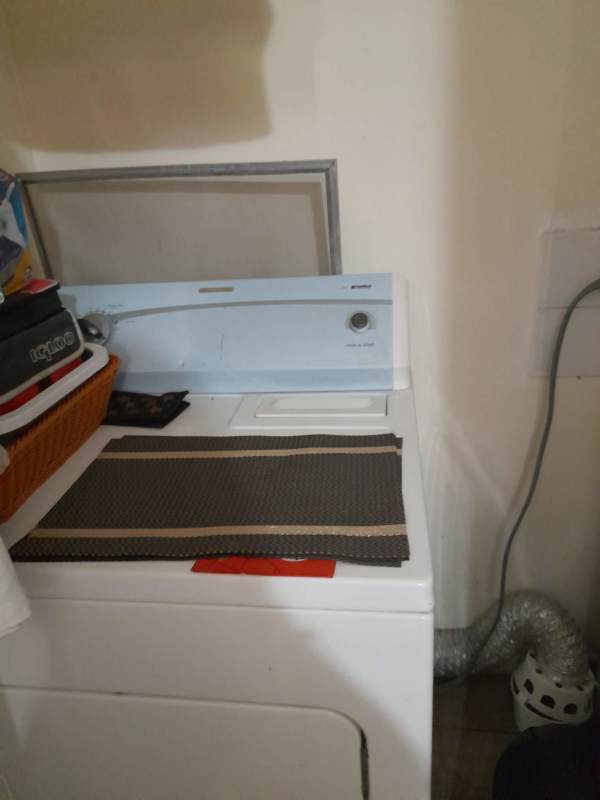 Laundry room with washer, vent hose, laundry basket in PH El Dorado Park Tower Panama