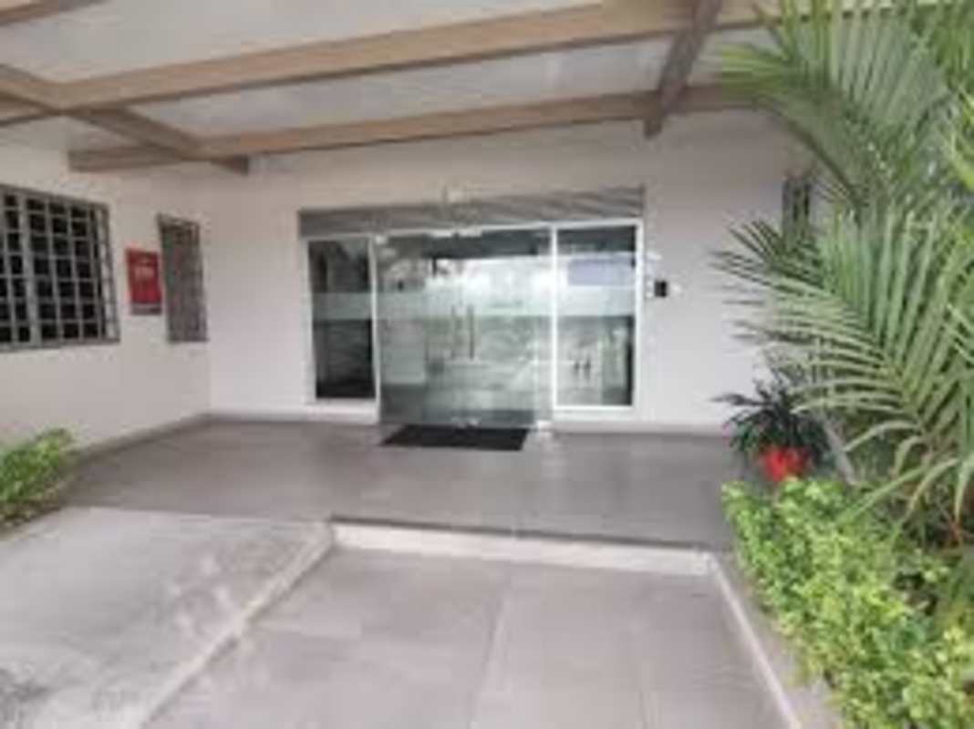 Bedroom featuring panoramic corner windows and ceramic floors in apartment for rent Panama