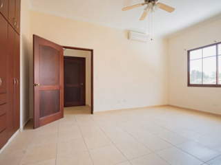 Single-family House for Sale in Clayton - 4 bedrooms